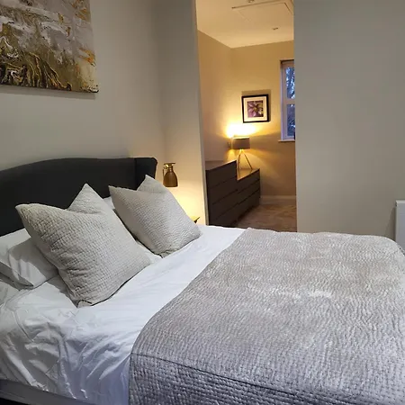 Holiday home Mulgrave House